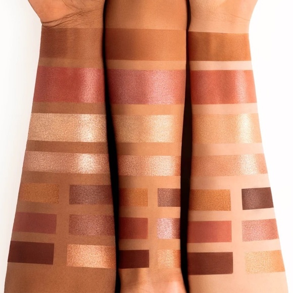 ICONIC LONDON Heat of The Moment Face & Eye Powder Palette - Picture 3 of 6